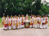 Children in Maibi dress - click to enlarge...